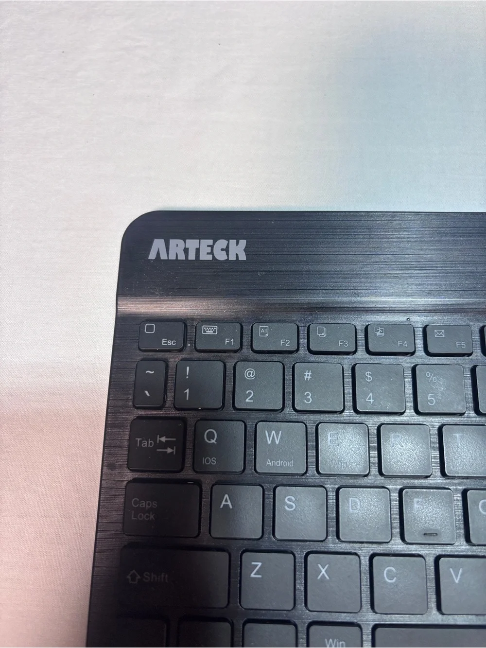 Arteck ultra slim light wireless bluetooth keyboard backlight blue HB030B